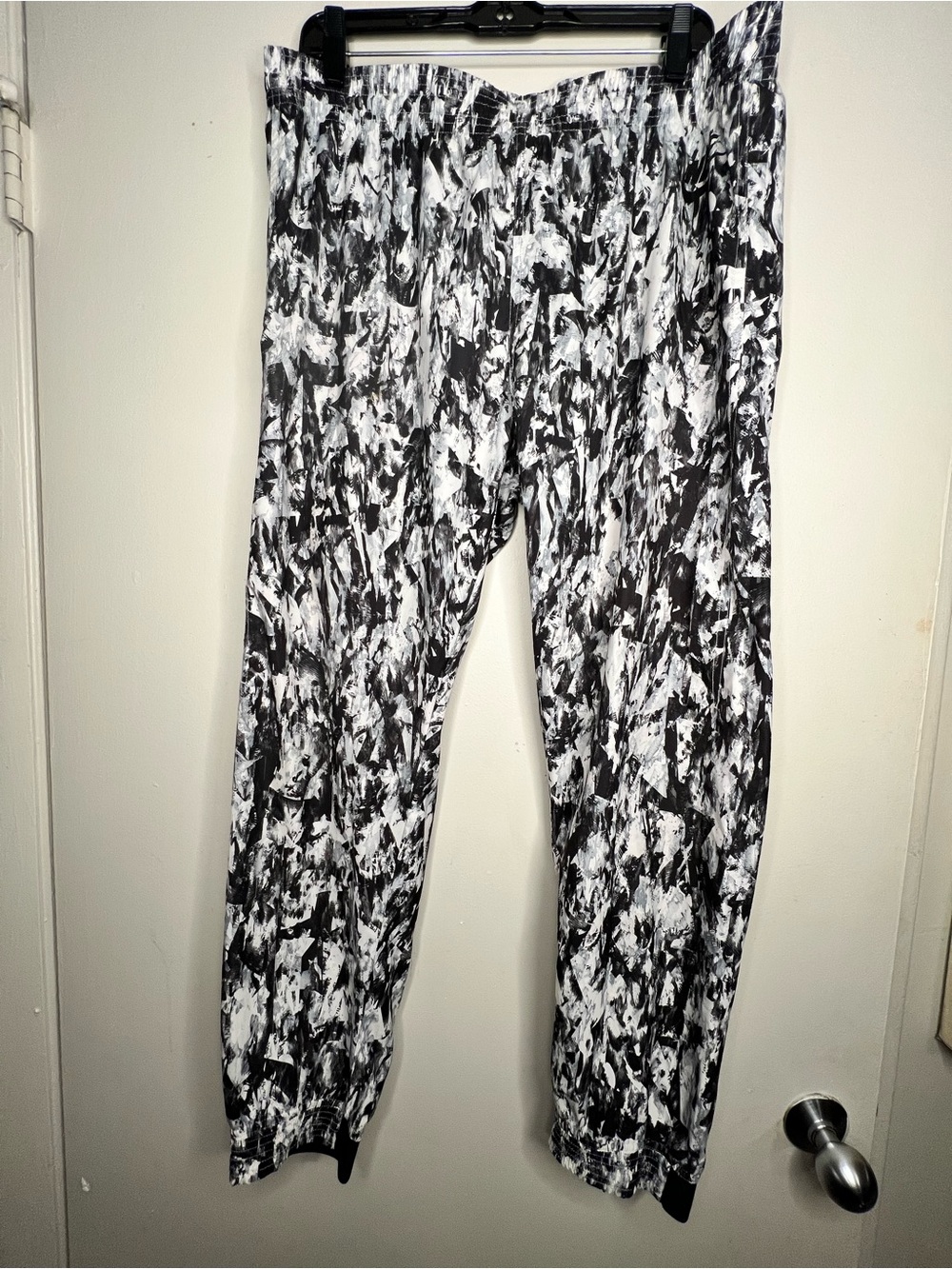 Nike Black White Abstract Print Jogger Pants Women’s XL